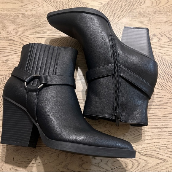 BCBGeneration Women's Cassidy Ankle Boot  9.5M - Picture 6 of 8